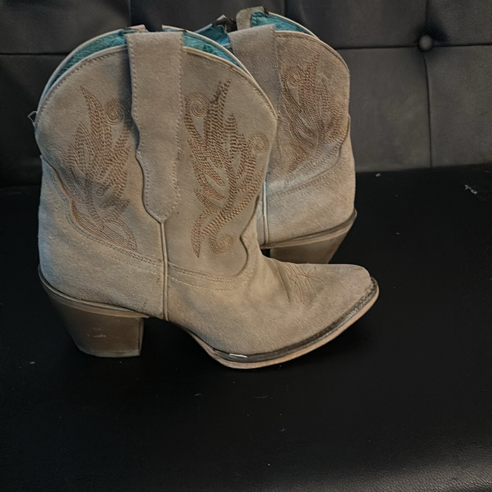 Cute Corral Cowgirl Booties Size 8. - Picture 8 of 8